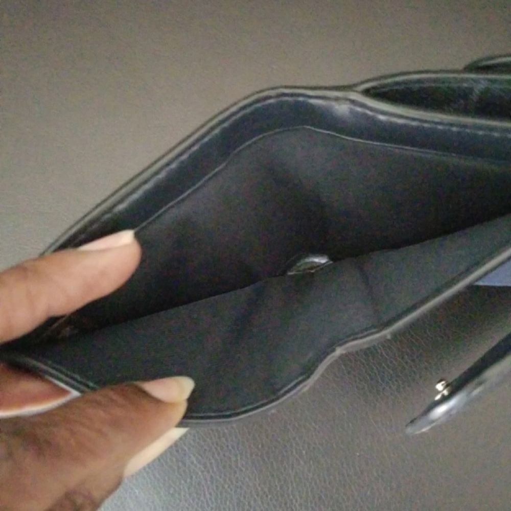 Wallets - Picture 5 of 11